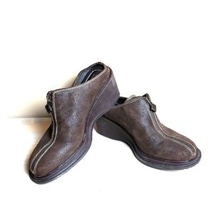 Sale Donald J Pliner sz 7.5 brown slides zipper